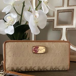 Michael Kors Wallet/Wristlet